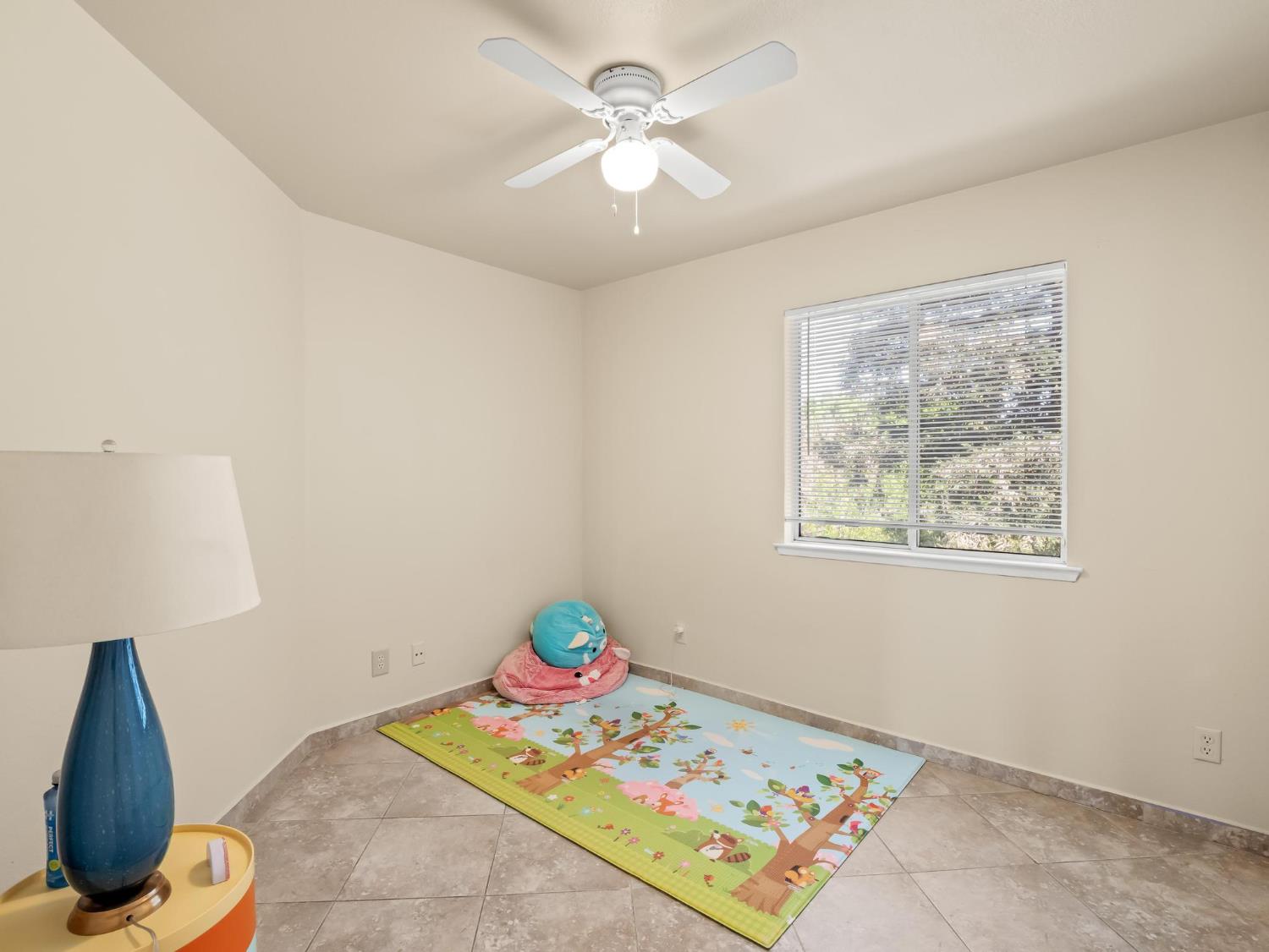 7236 N Bonadelle Ave, Fresno, CA 93720