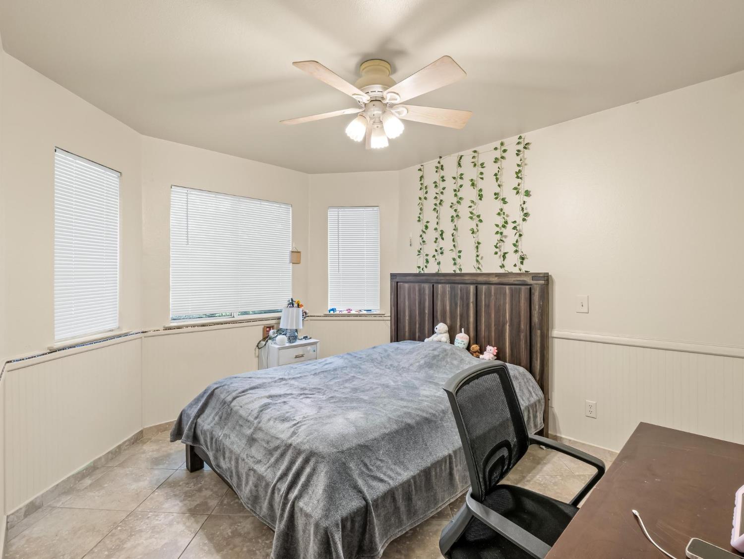 7236 N Bonadelle Ave, Fresno, CA 93720