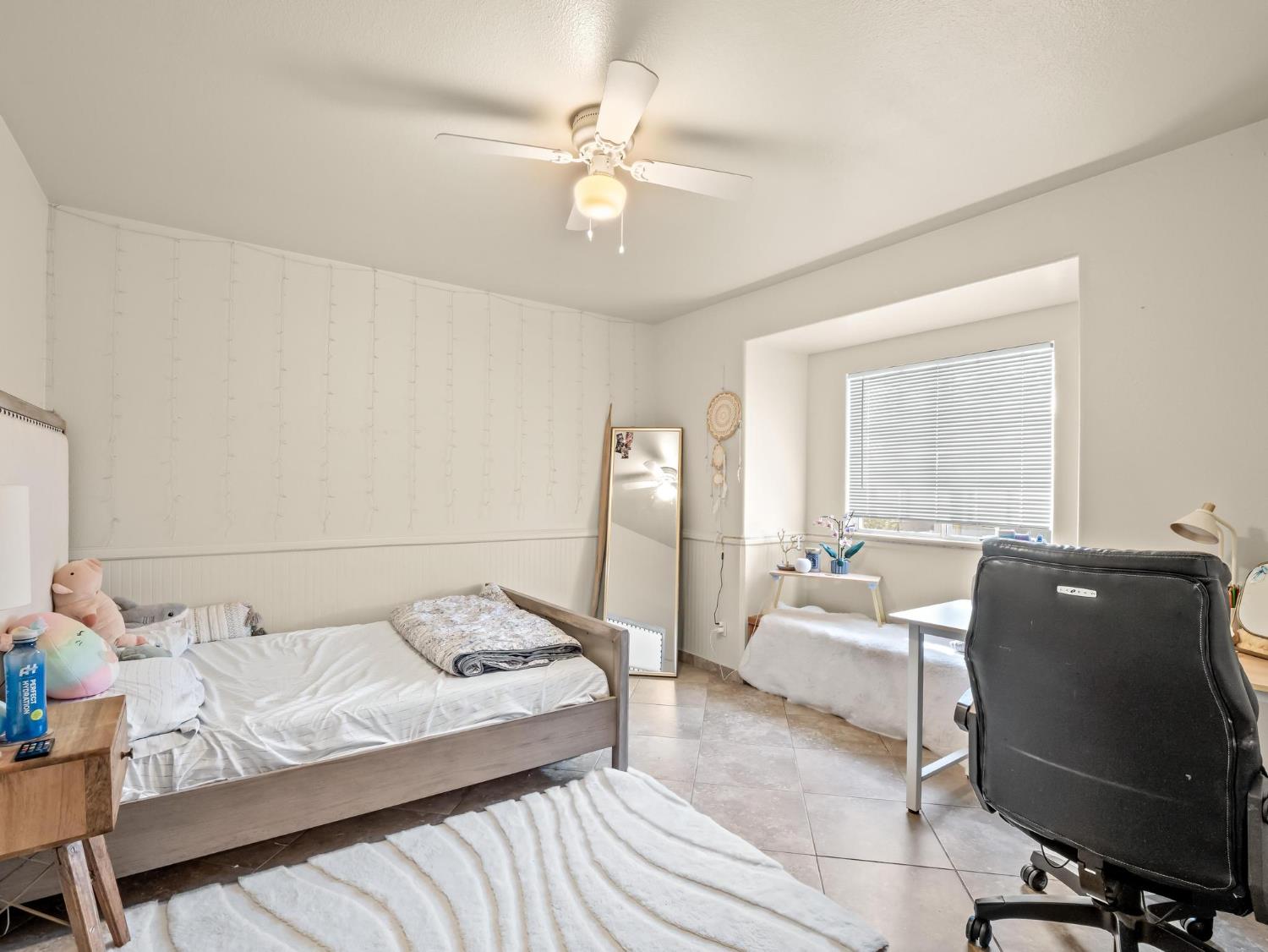 7236 N Bonadelle Ave, Fresno, CA 93720