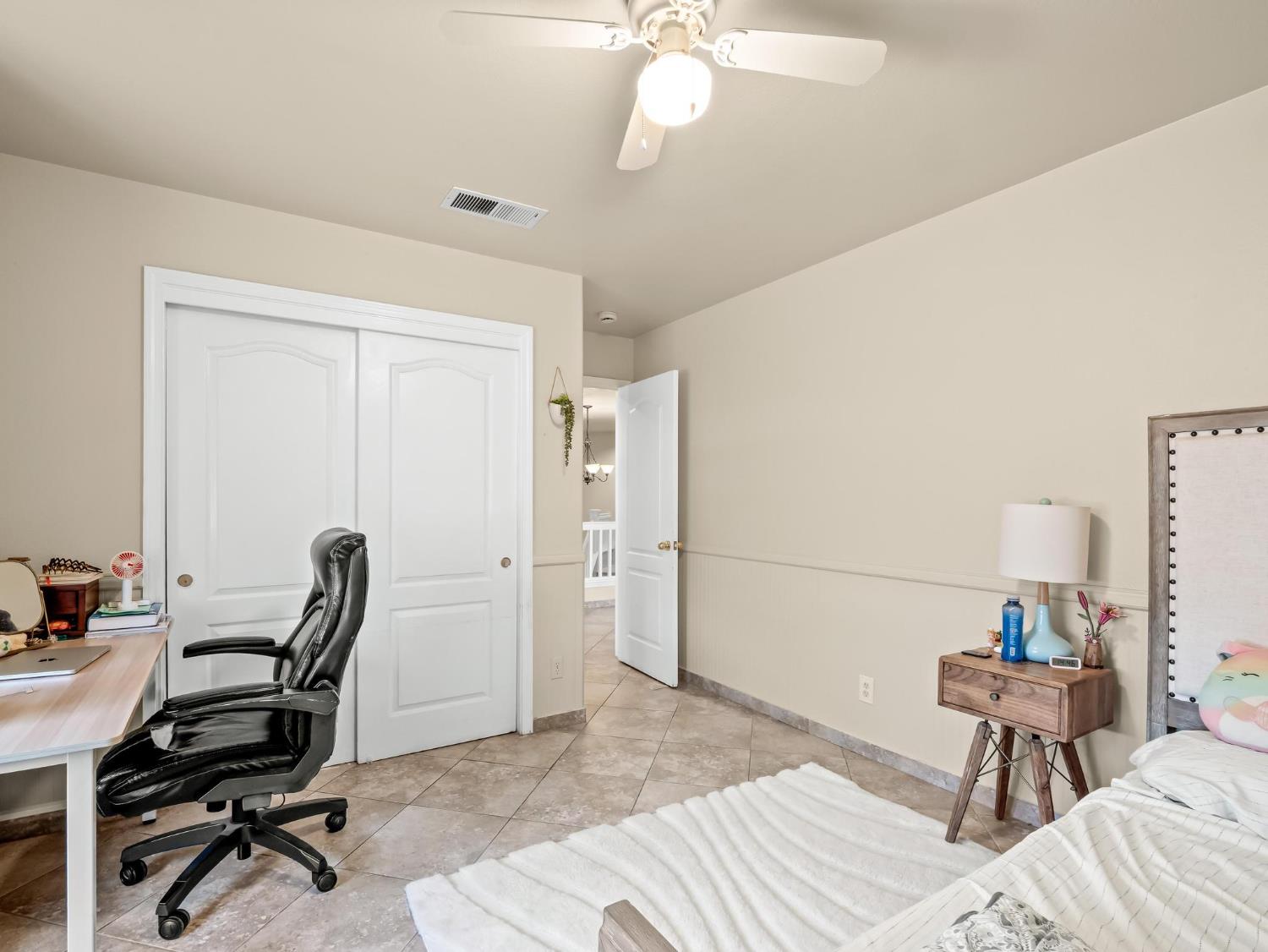 7236 N Bonadelle Ave, Fresno, CA 93720