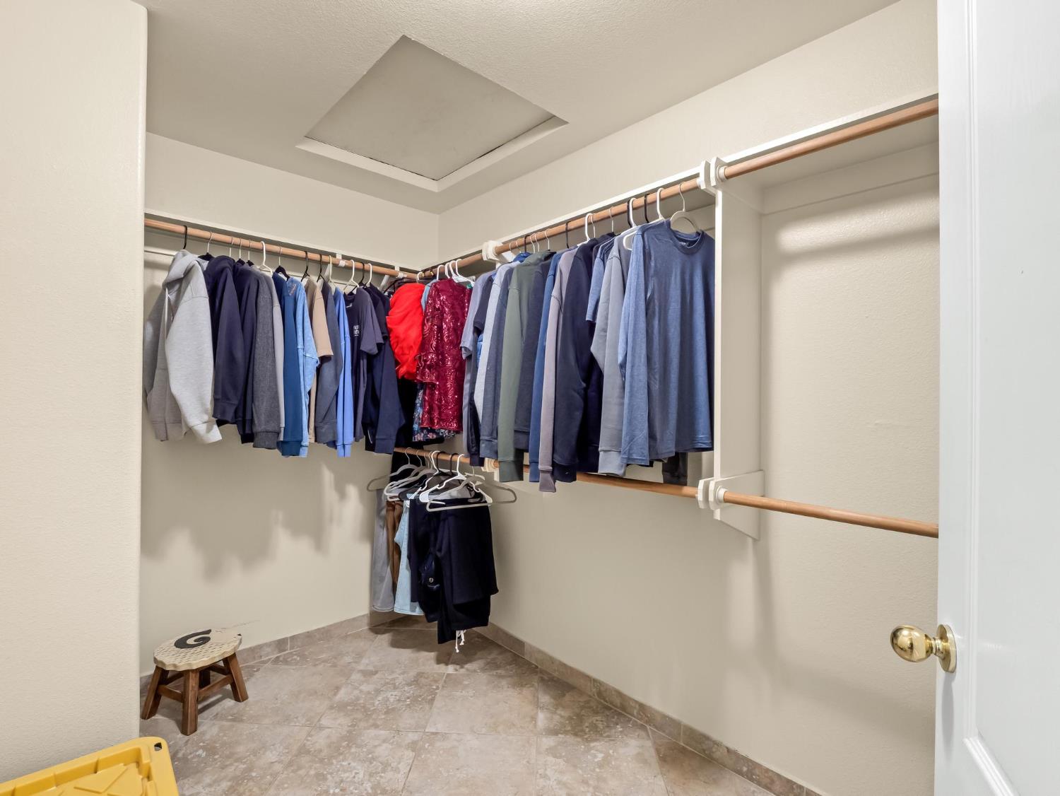 7236 N Bonadelle Ave, Fresno, CA 93720