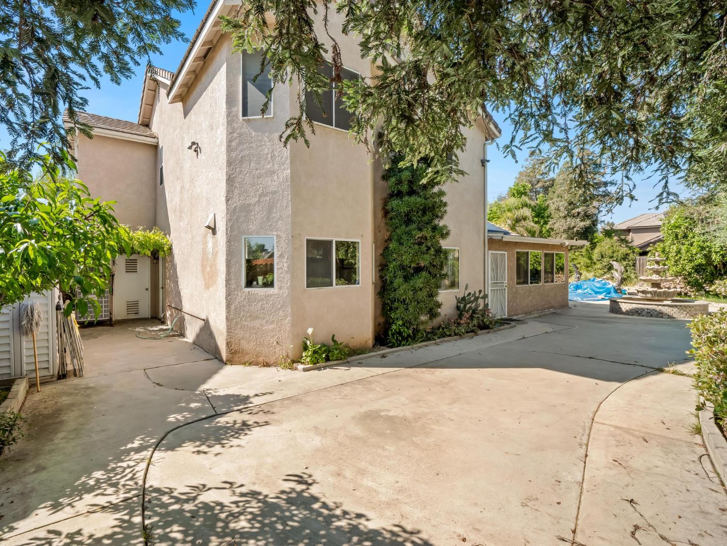 7236 N Bonadelle Ave, Fresno, CA 93720