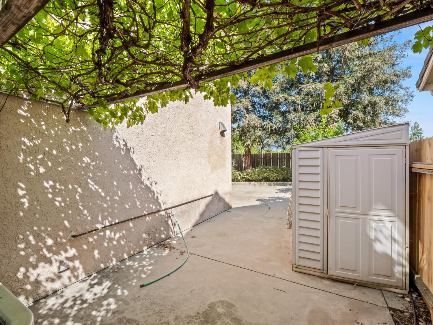 7236 N Bonadelle Ave, Fresno, CA 93720