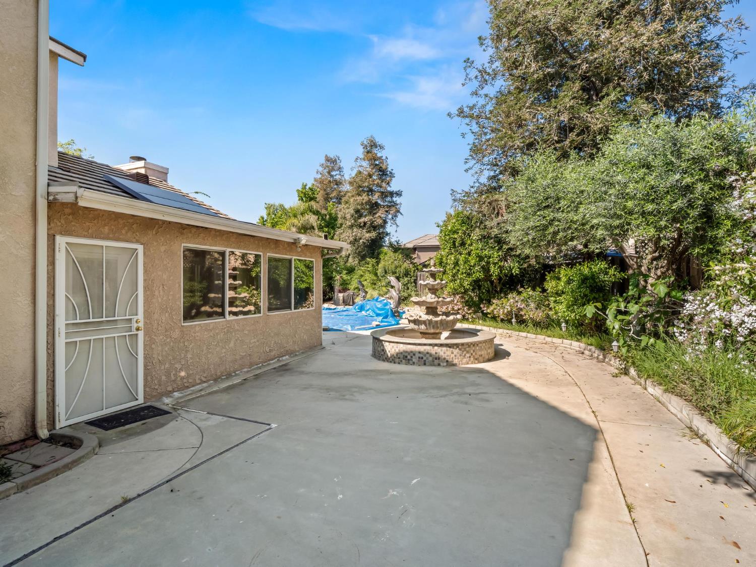 7236 N Bonadelle Ave, Fresno, CA 93720