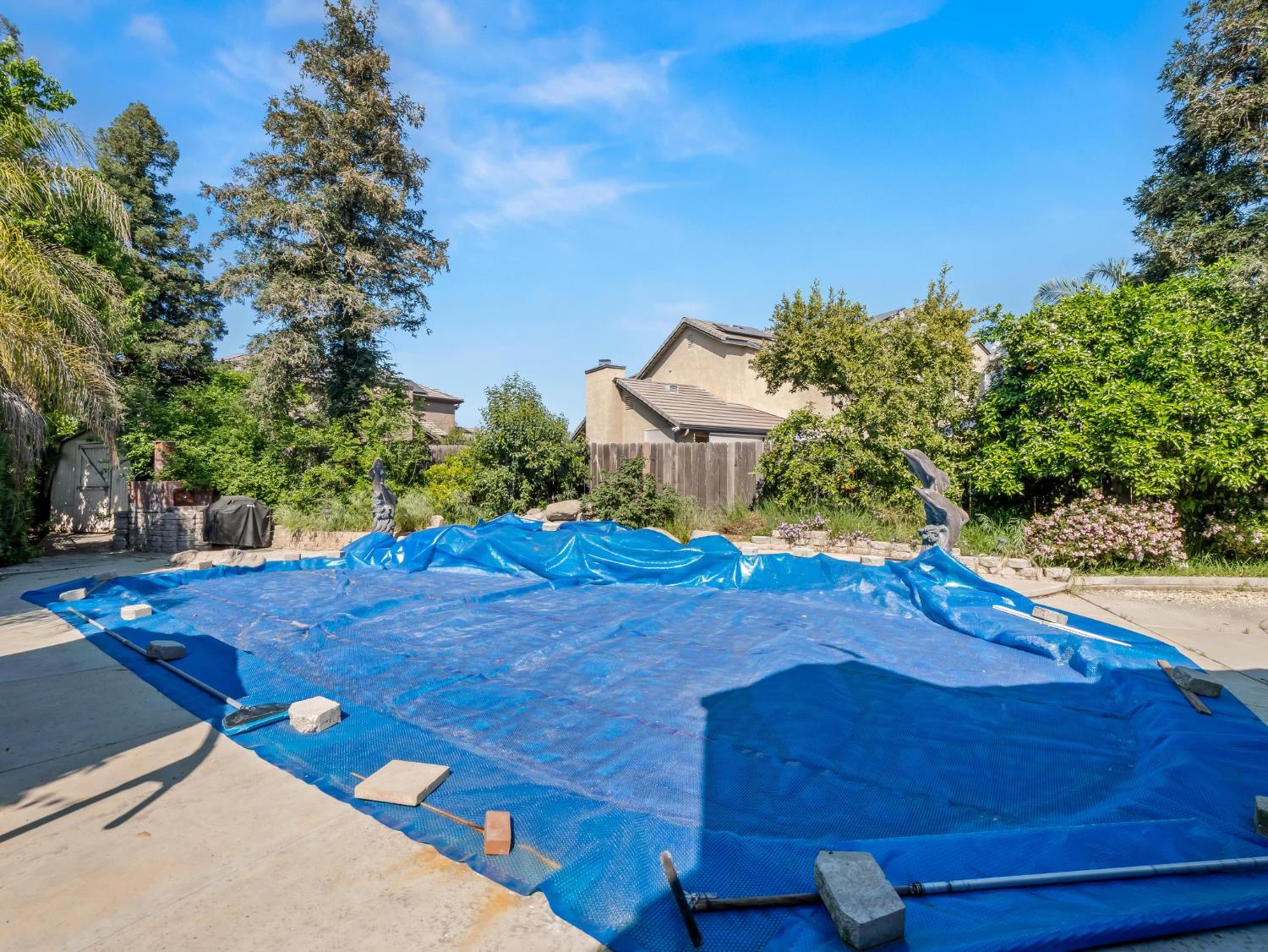 7236 N Bonadelle Ave, Fresno, CA 93720