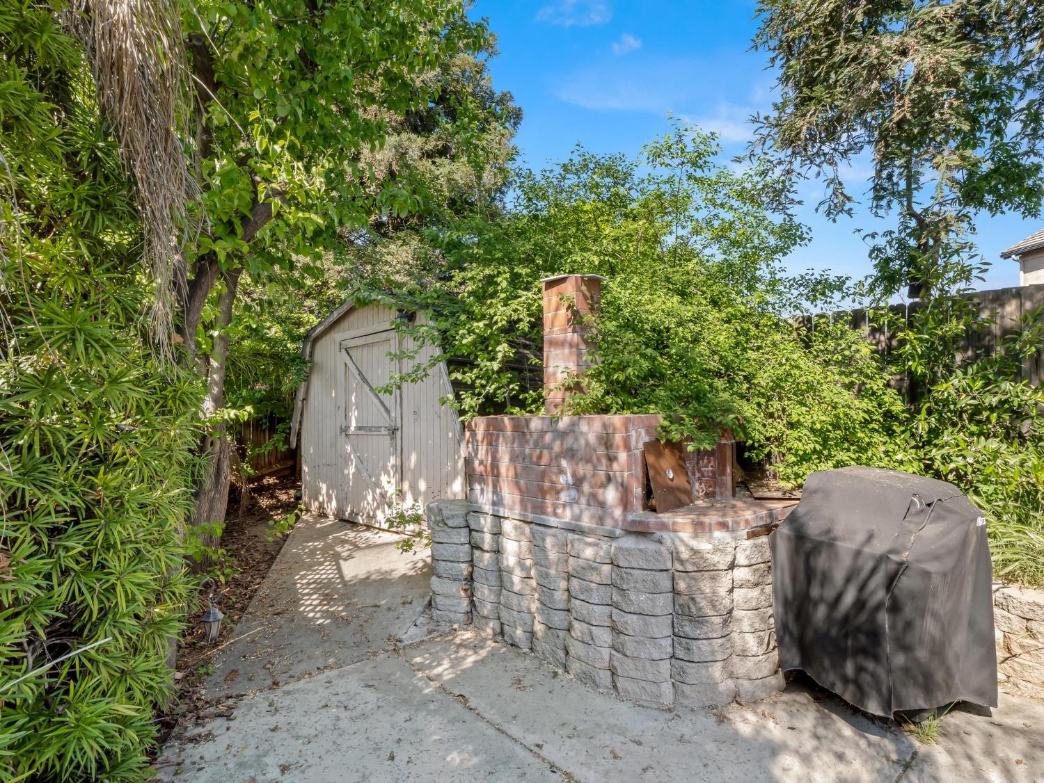 7236 N Bonadelle Ave, Fresno, CA 93720