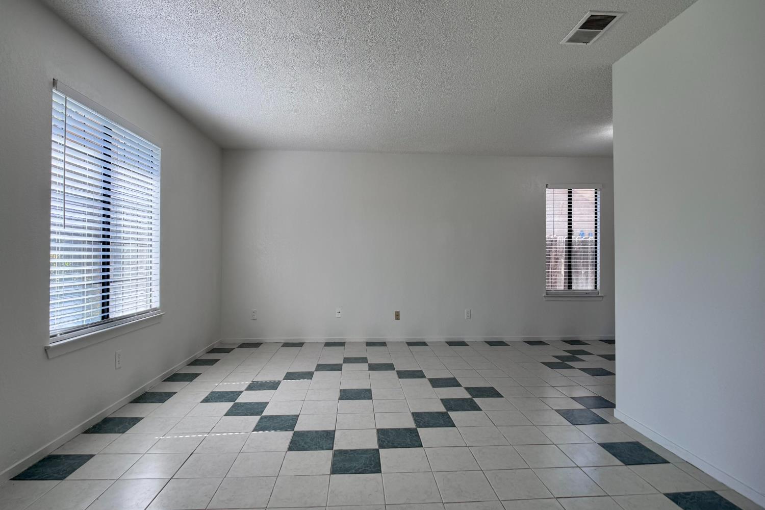 1910 E Eclipse Ave, Fresno, CA 93720