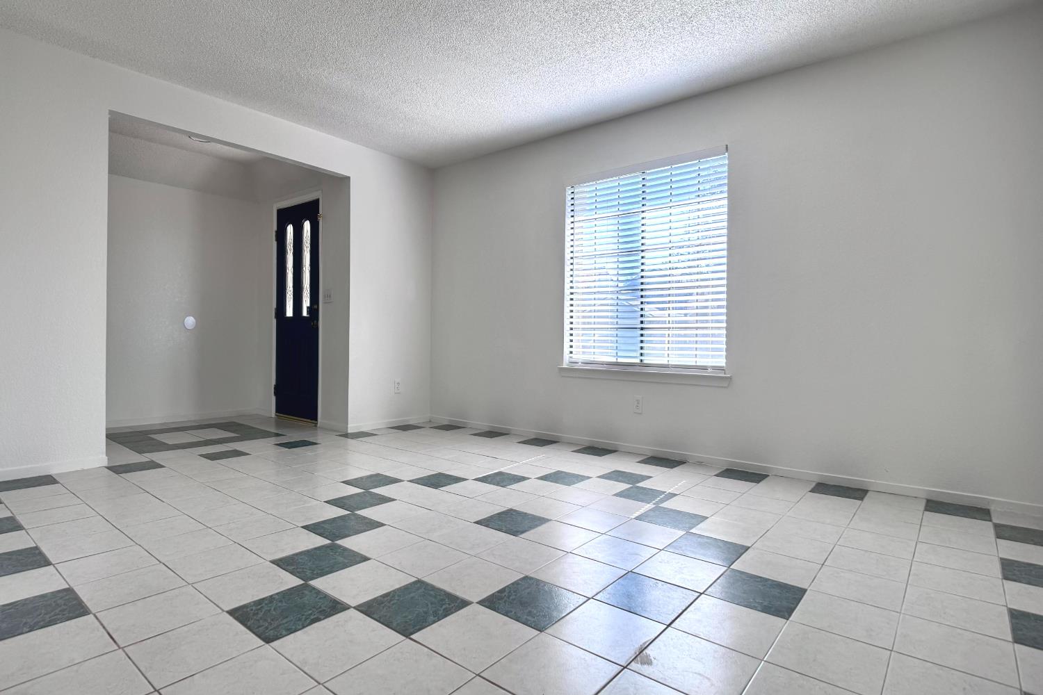 1910 E Eclipse Ave, Fresno, CA 93720