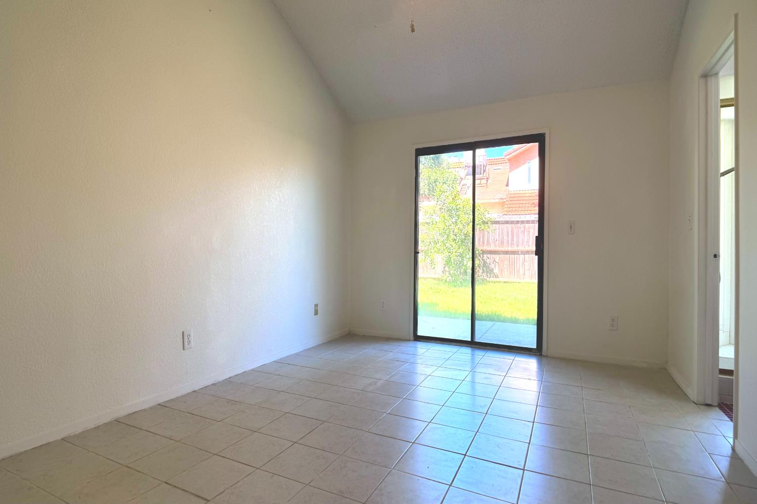 1910 E Eclipse Ave, Fresno, CA 93720