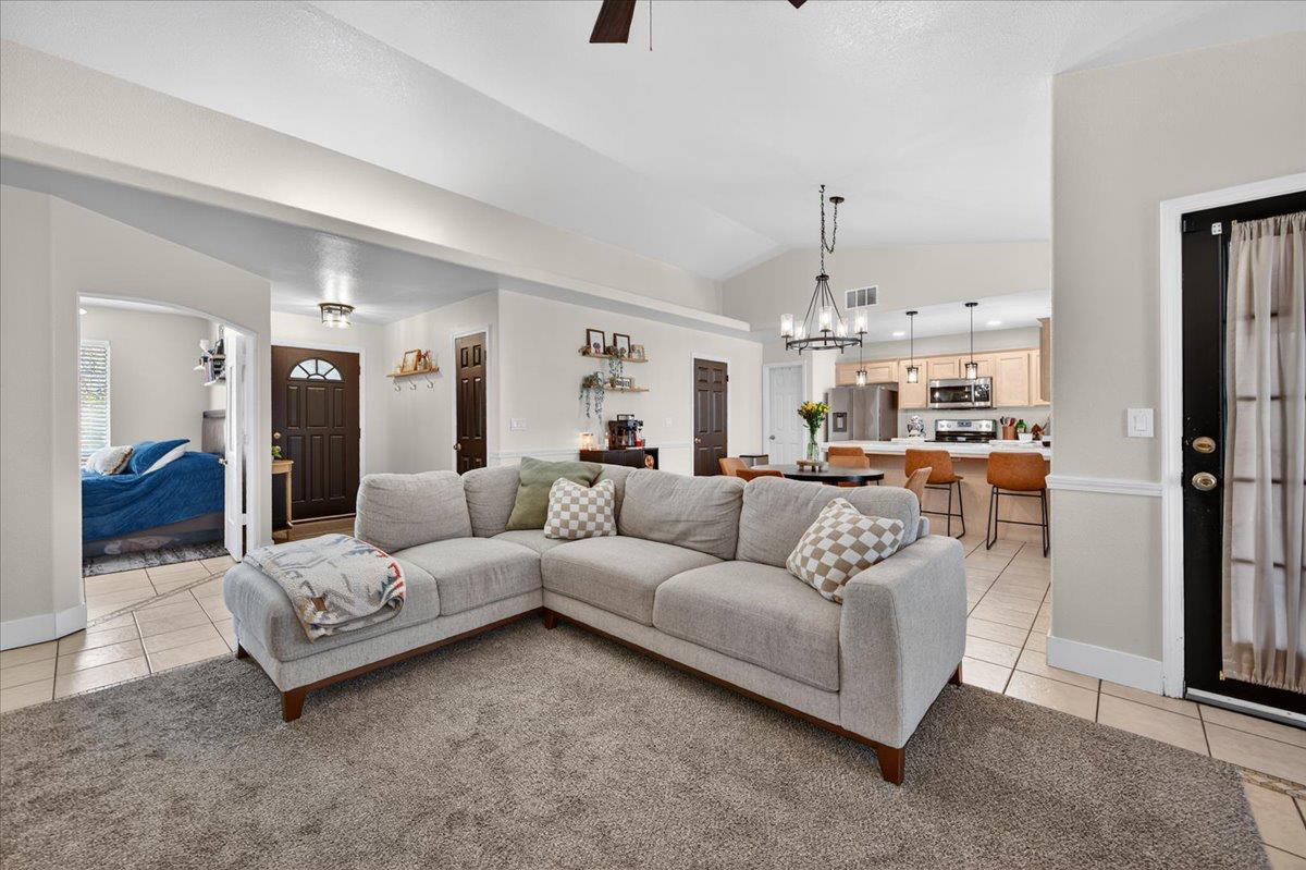 4752 W Mesa Ave, Fresno, CA 93722