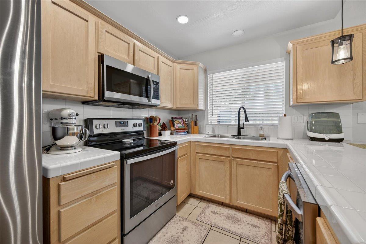 4752 W Mesa Ave, Fresno, CA 93722