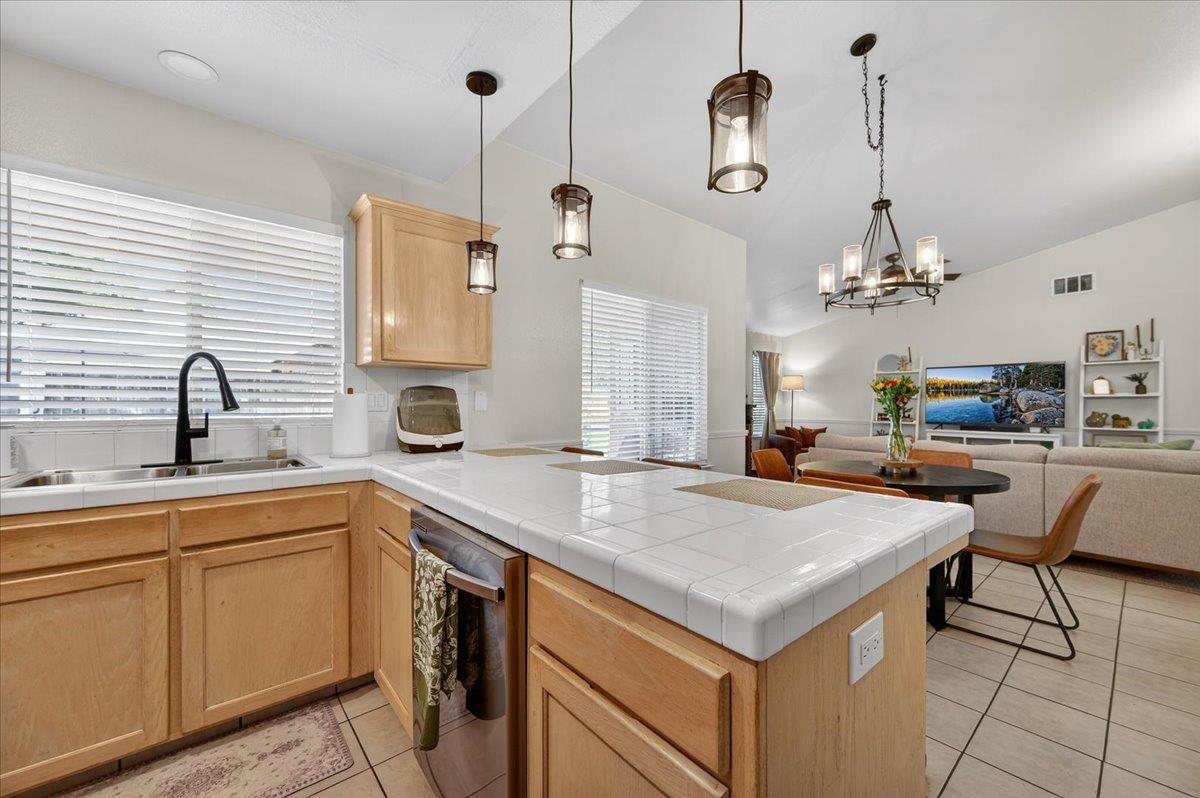 4752 W Mesa Ave, Fresno, CA 93722