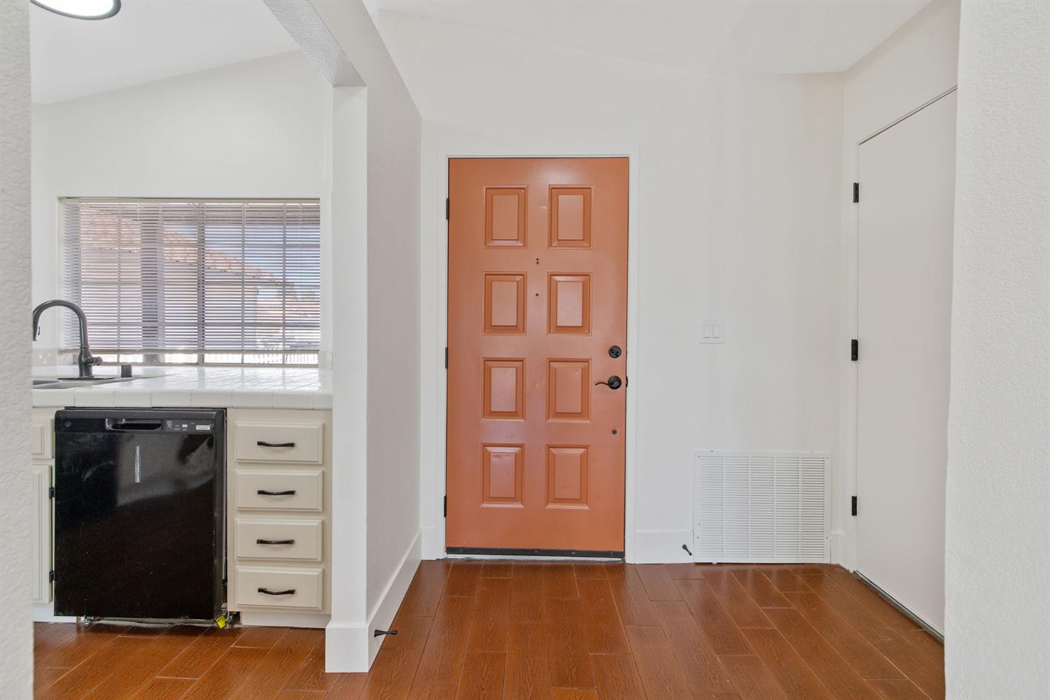 1171 State St, Hanford, CA 93230