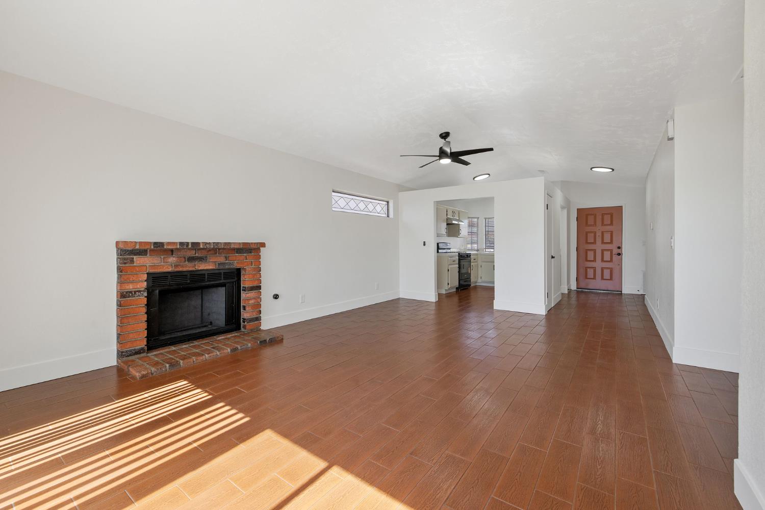 1171 State St, Hanford, CA 93230