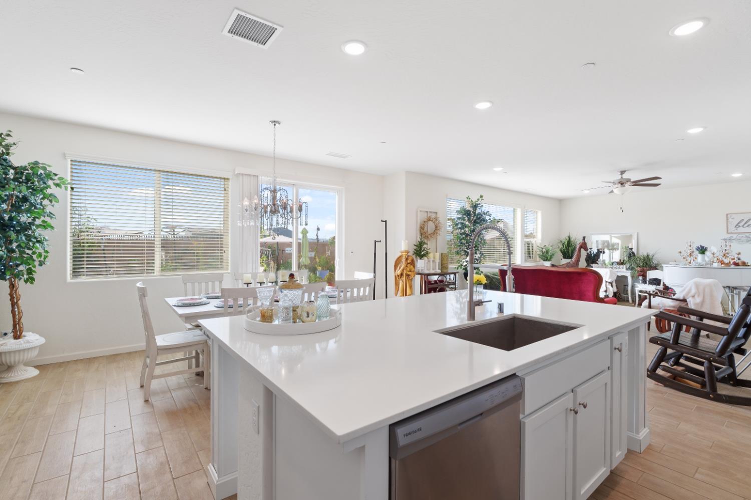 1617 N Filbert Ave, Fresno, CA 93727