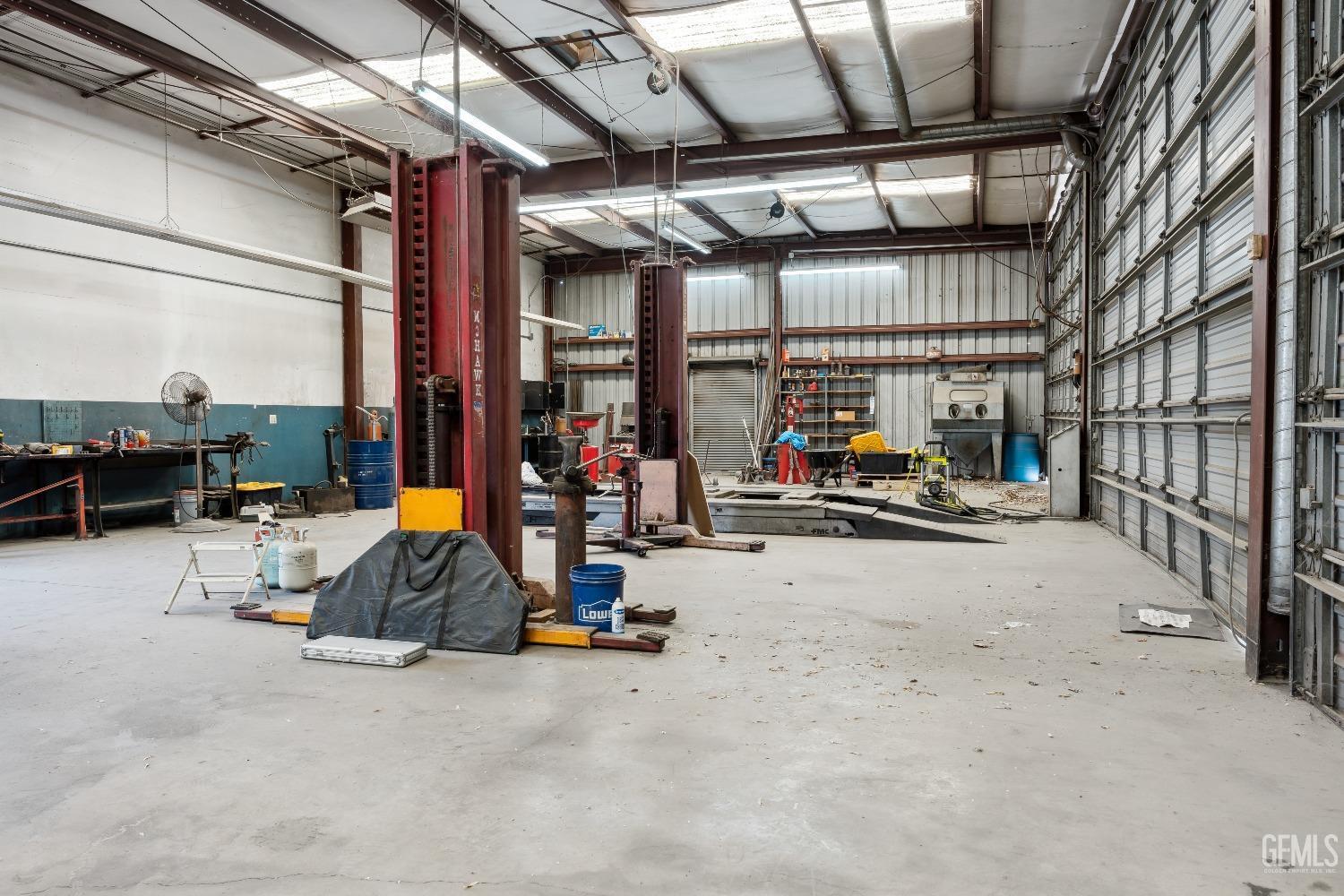 1810 S Chester, Bakersfield, CA 93304