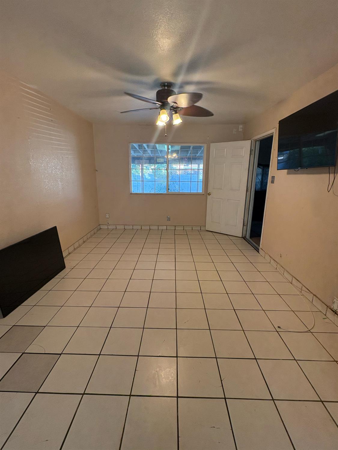 1413 S Whitney Ave, Fresno, CA 93702
