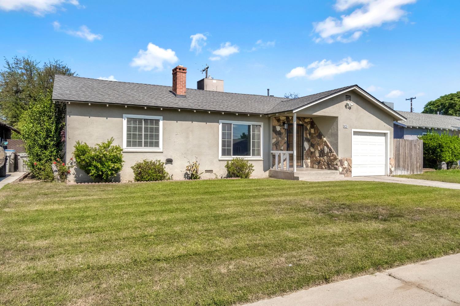 4033 E Brentwood Ave, Fresno, CA 93703