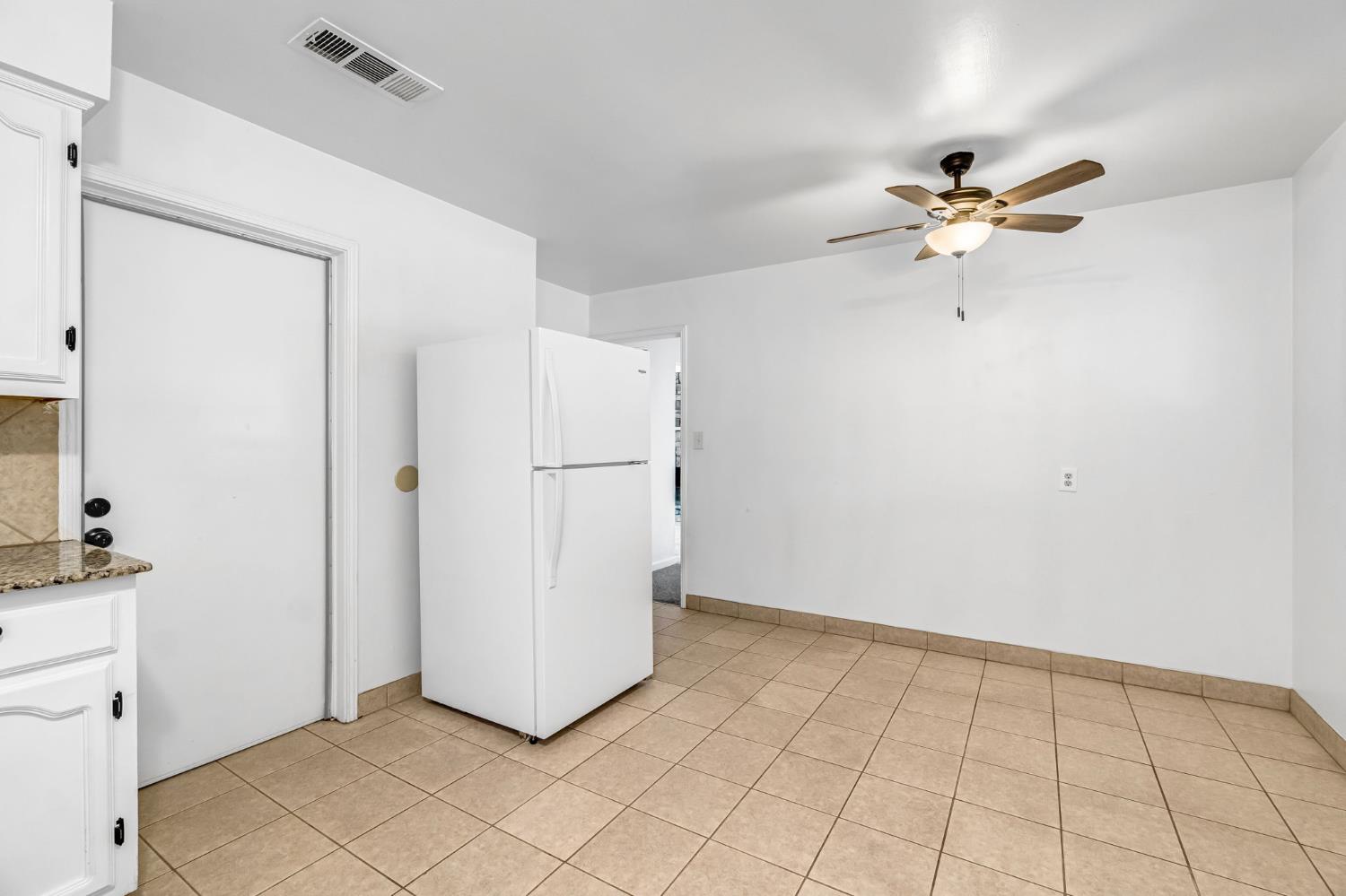 4033 E Brentwood Ave, Fresno, CA 93703