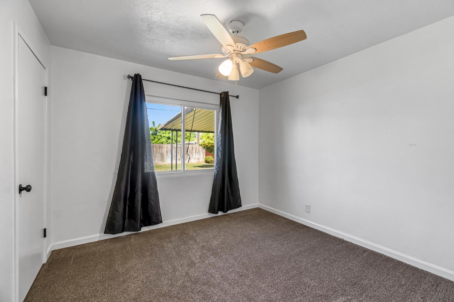 4033 E Brentwood Ave, Fresno, CA 93703