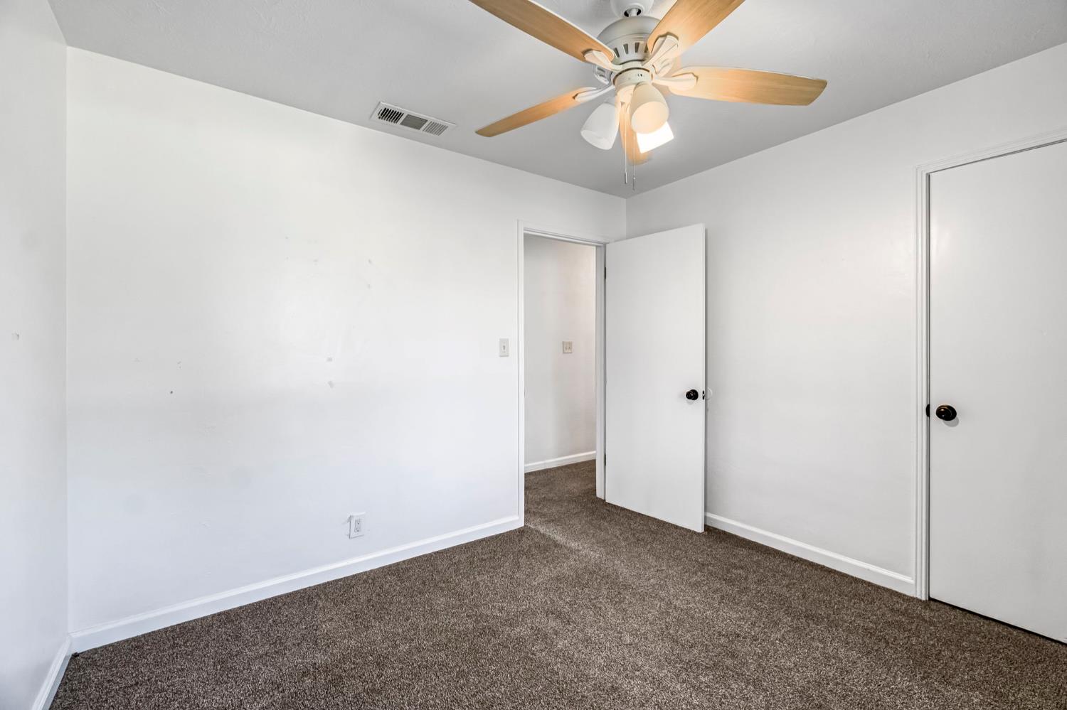 4033 E Brentwood Ave, Fresno, CA 93703