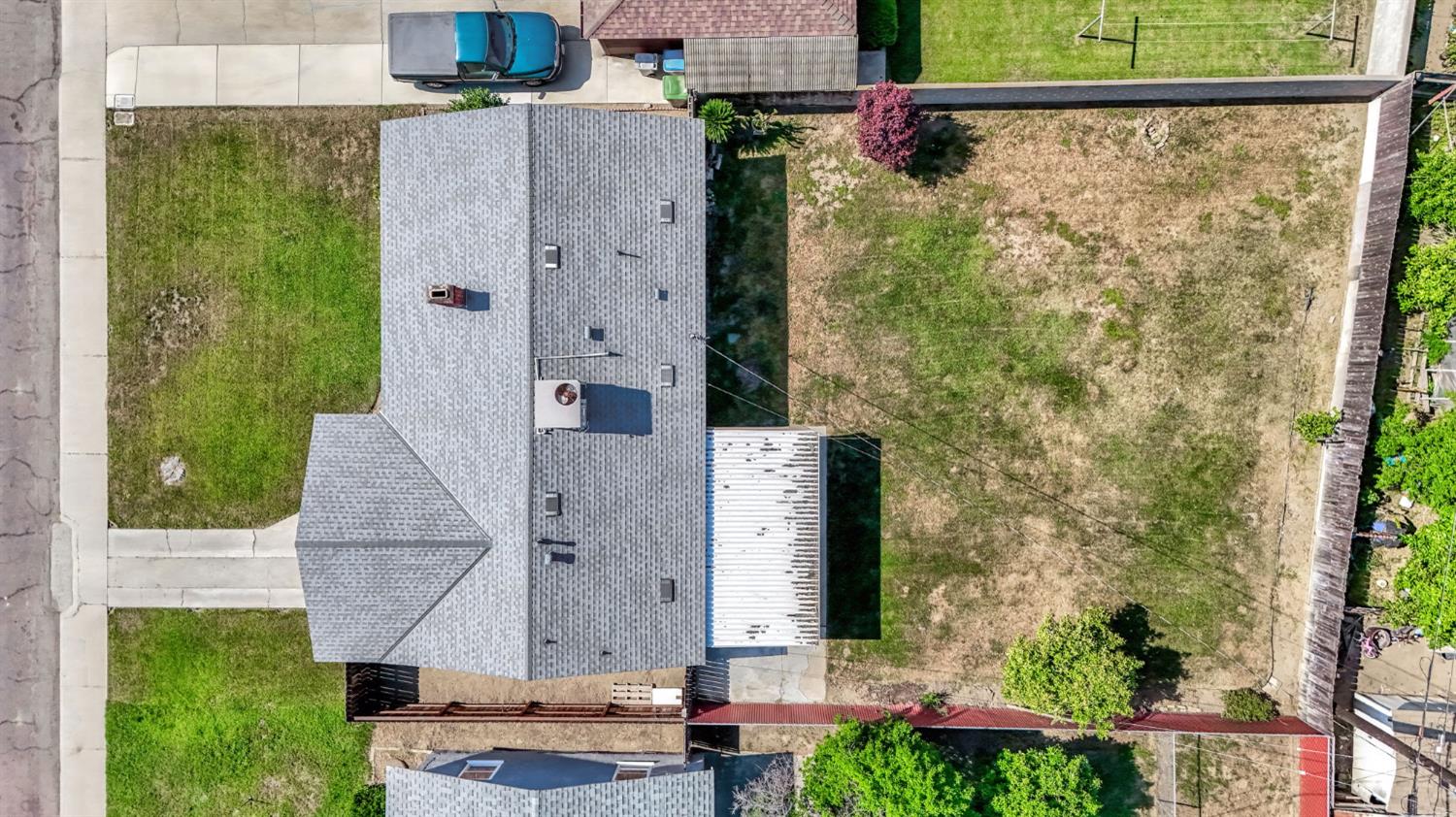 4033 E Brentwood Ave, Fresno, CA 93703