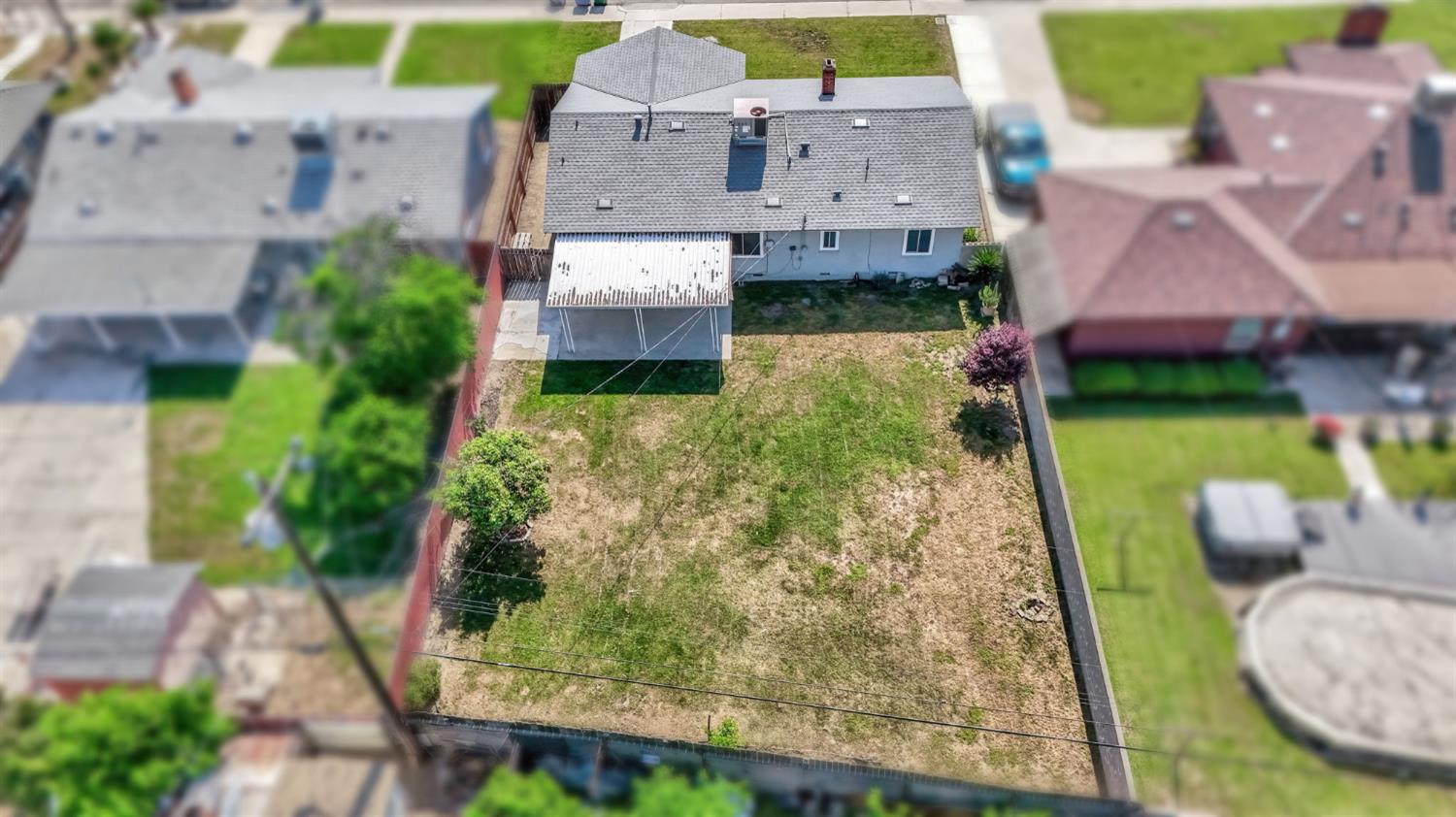 4033 E Brentwood Ave, Fresno, CA 93703