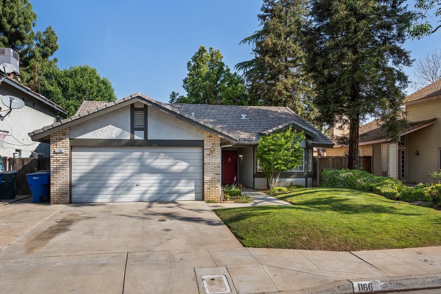 1166 E Goshen Ave, Fresno, CA 93720