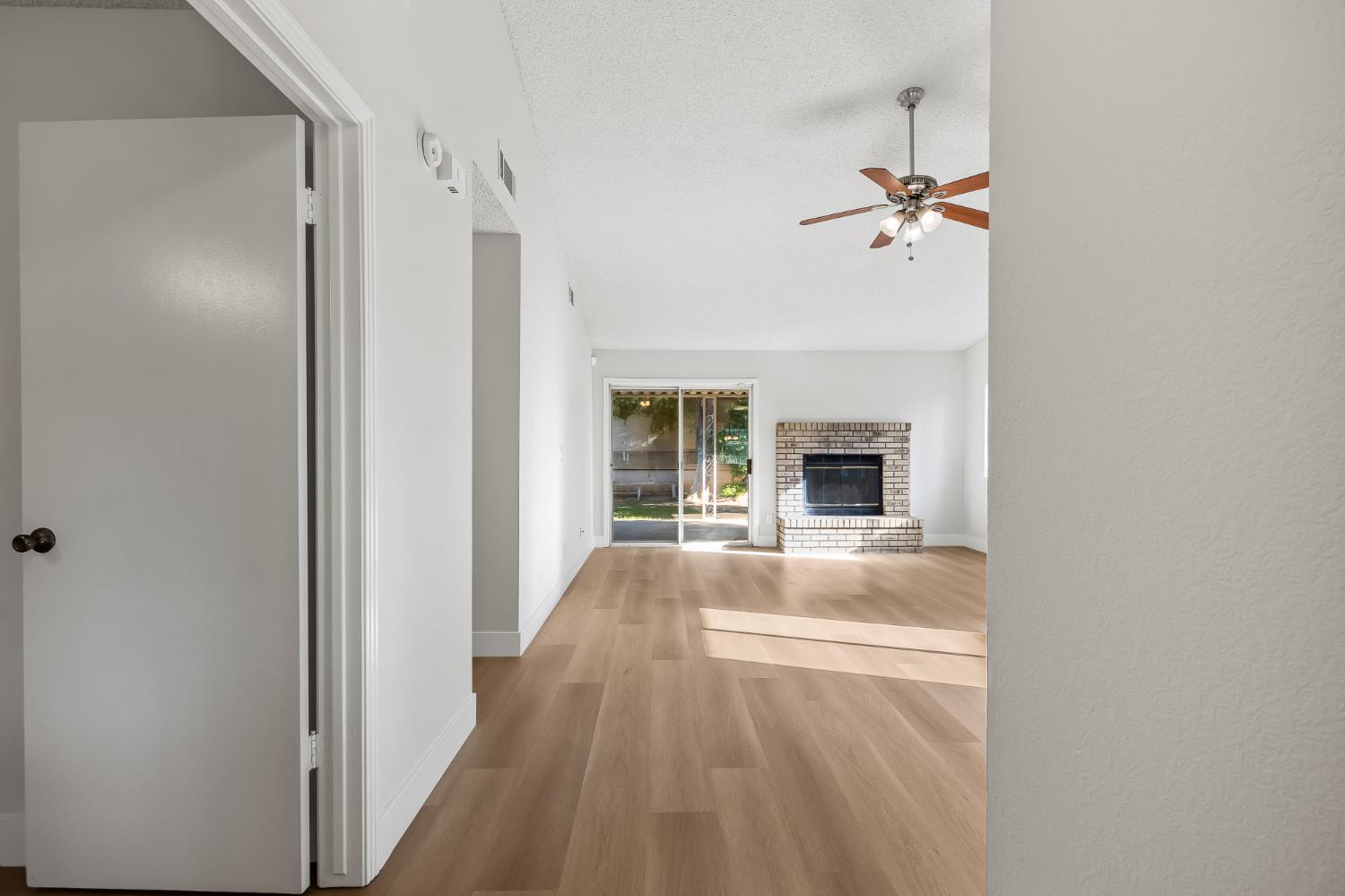 1166 E Goshen Ave, Fresno, CA 93720