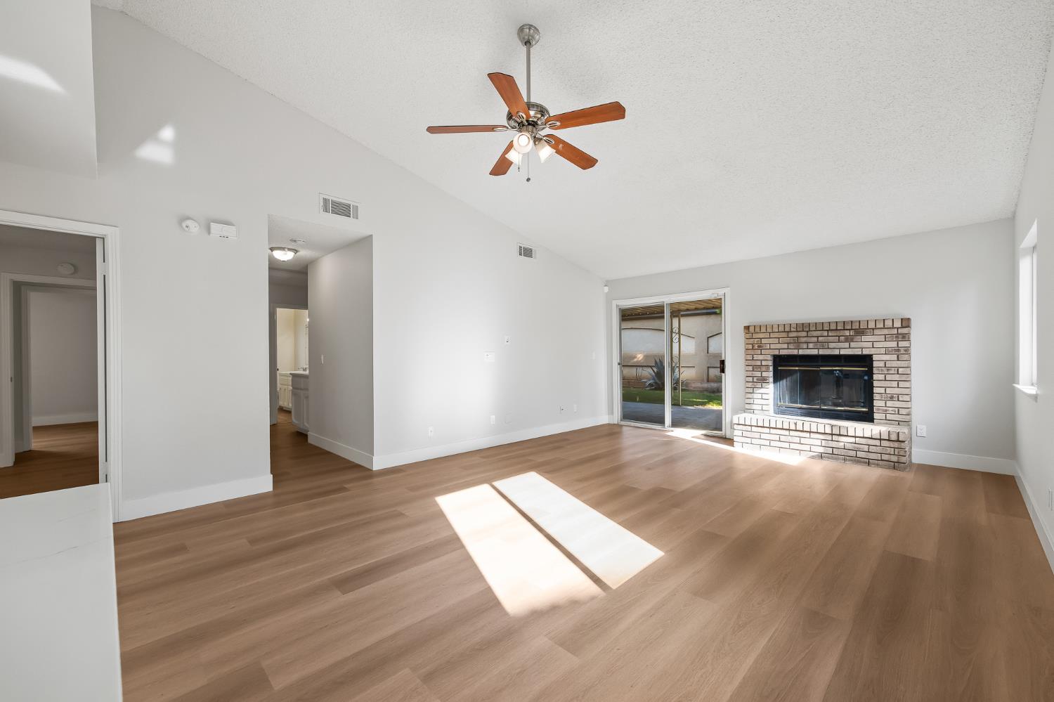 1166 E Goshen Ave, Fresno, CA 93720