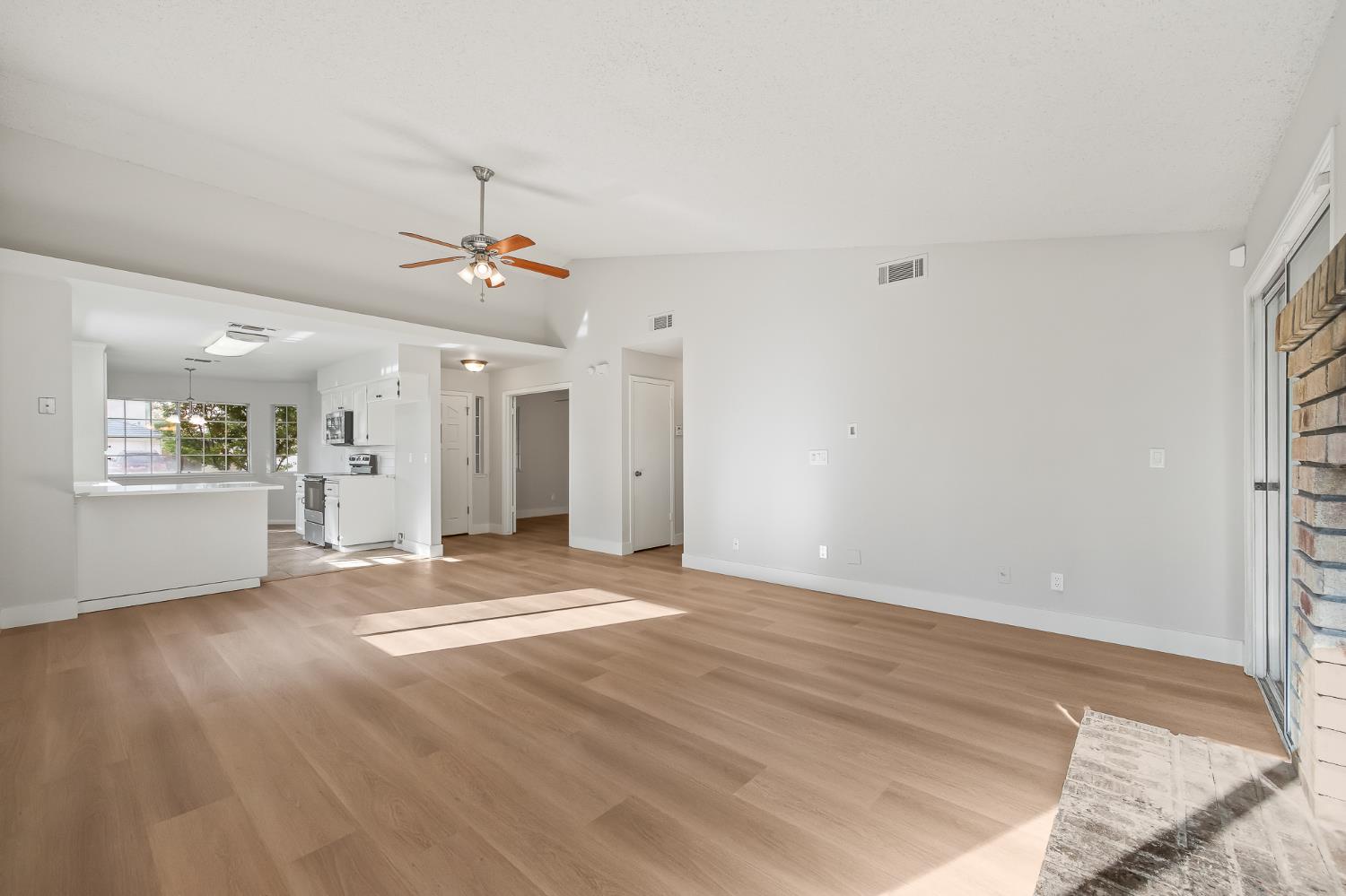 1166 E Goshen Ave, Fresno, CA 93720