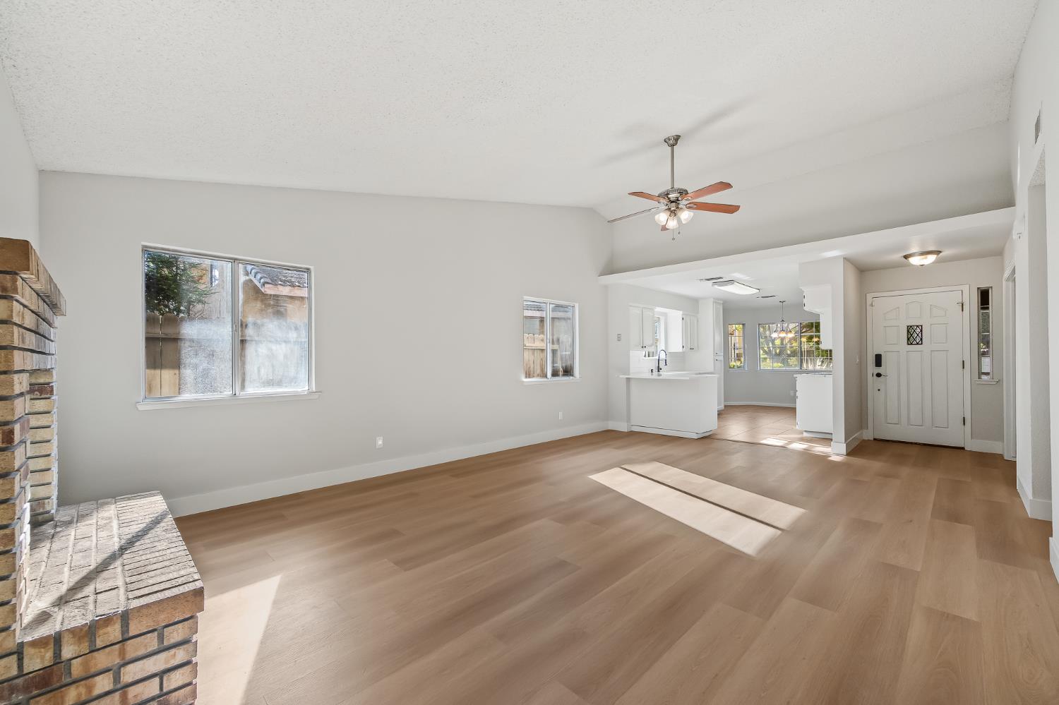 1166 E Goshen Ave, Fresno, CA 93720