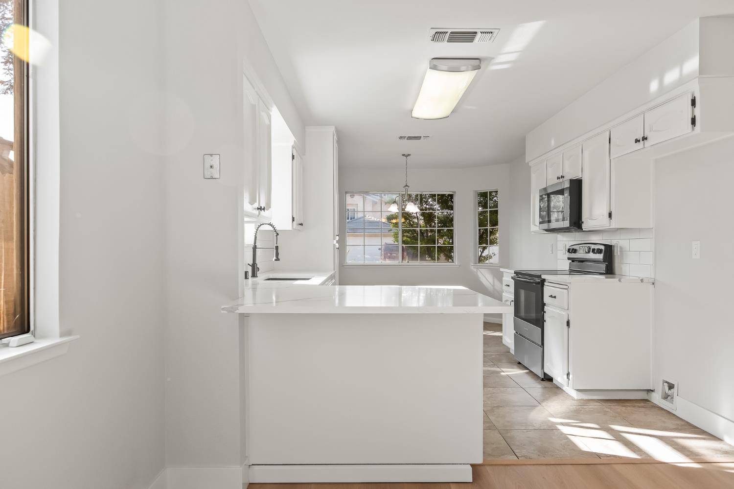 1166 E Goshen Ave, Fresno, CA 93720