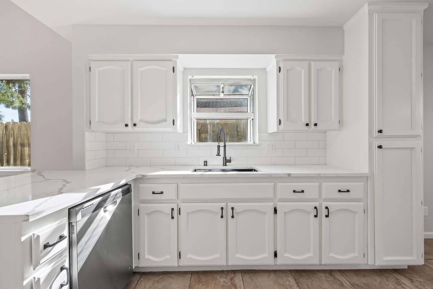 1166 E Goshen Ave, Fresno, CA 93720