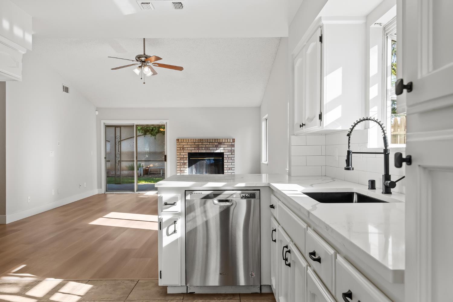 1166 E Goshen Ave, Fresno, CA 93720