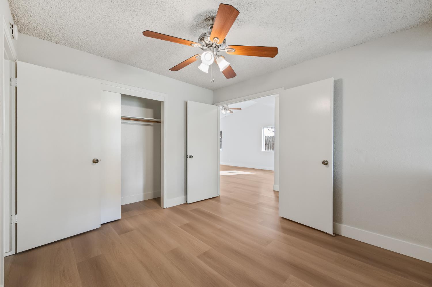 1166 E Goshen Ave, Fresno, CA 93720