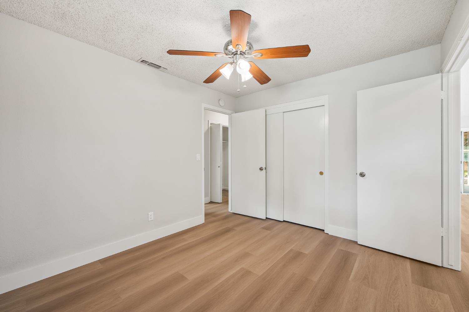 1166 E Goshen Ave, Fresno, CA 93720