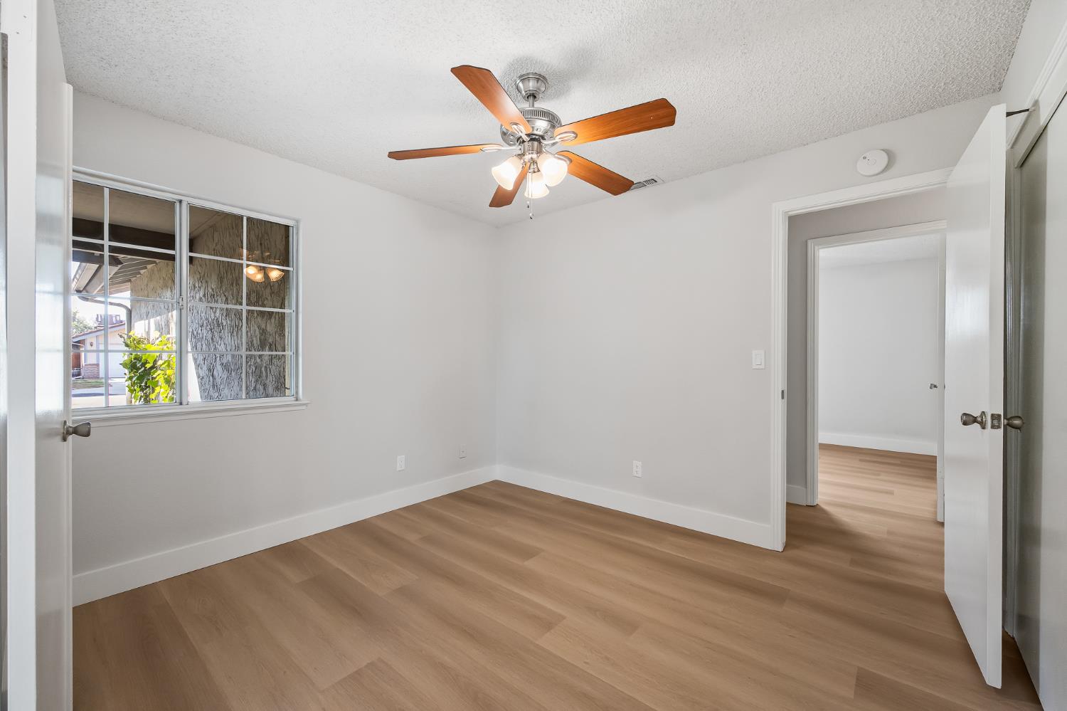 1166 E Goshen Ave, Fresno, CA 93720