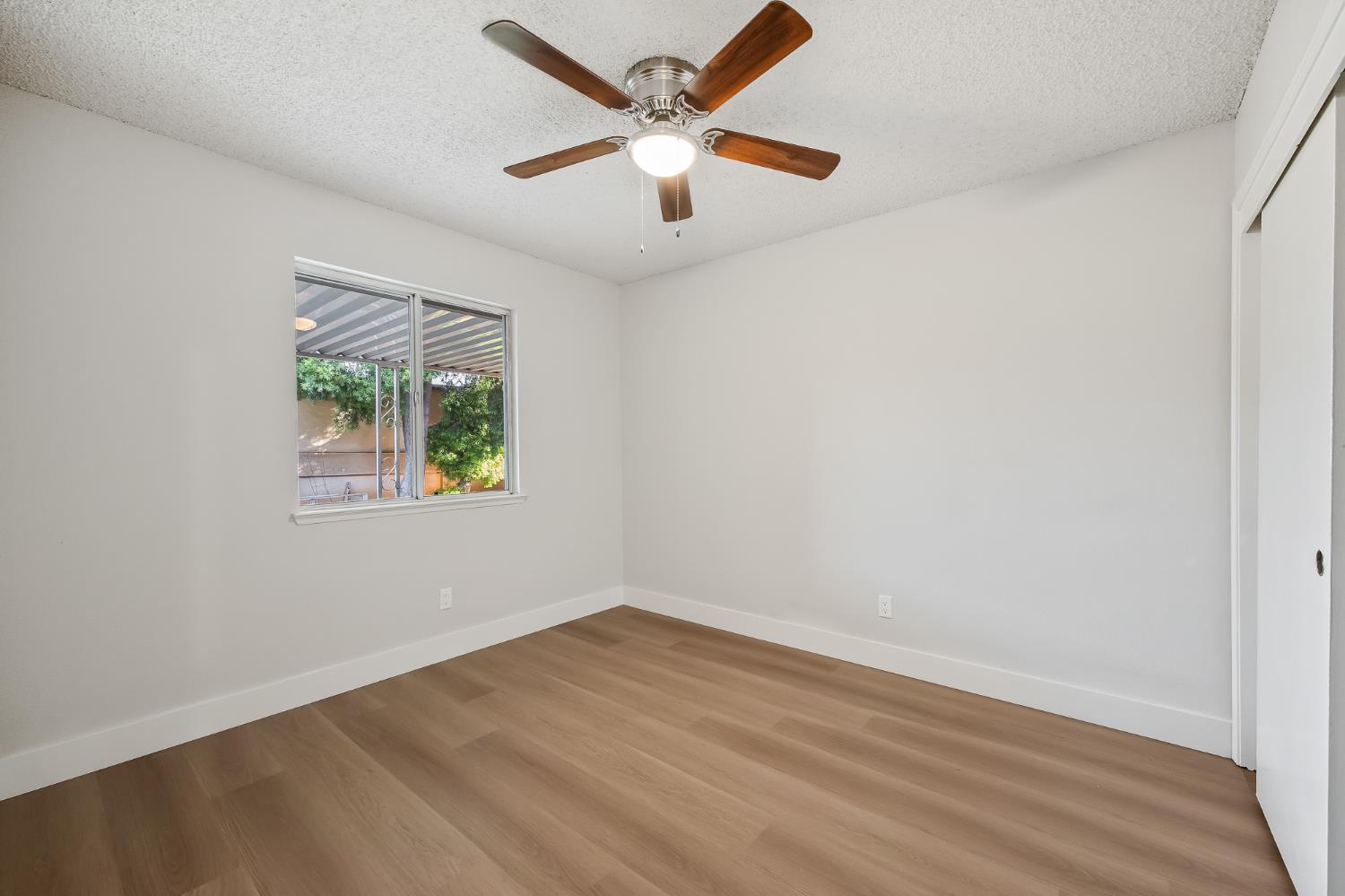 1166 E Goshen Ave, Fresno, CA 93720