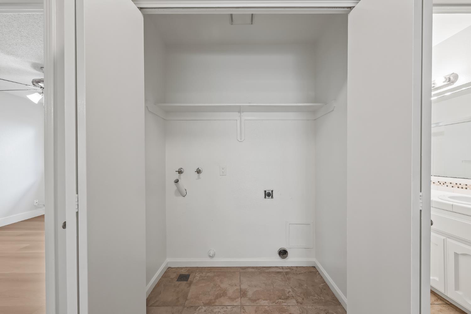 1166 E Goshen Ave, Fresno, CA 93720