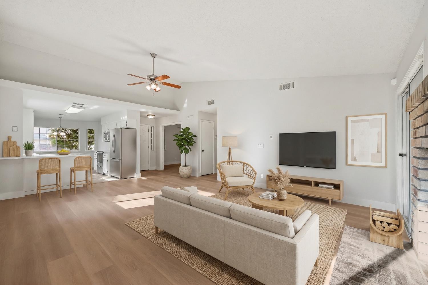 1166 E Goshen Ave, Fresno, CA 93720