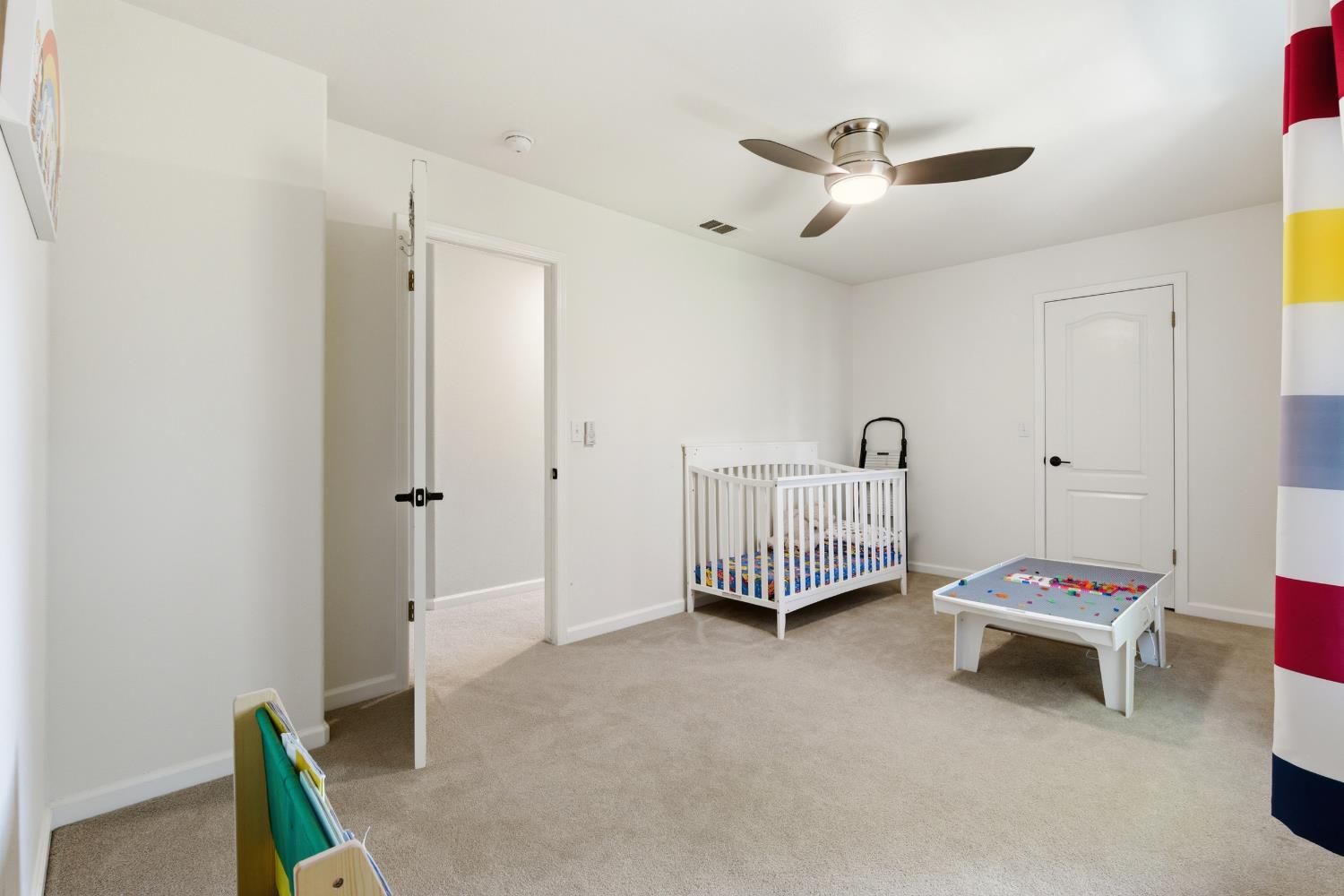 10340 N Sinclair Cir, Fresno, CA 93730