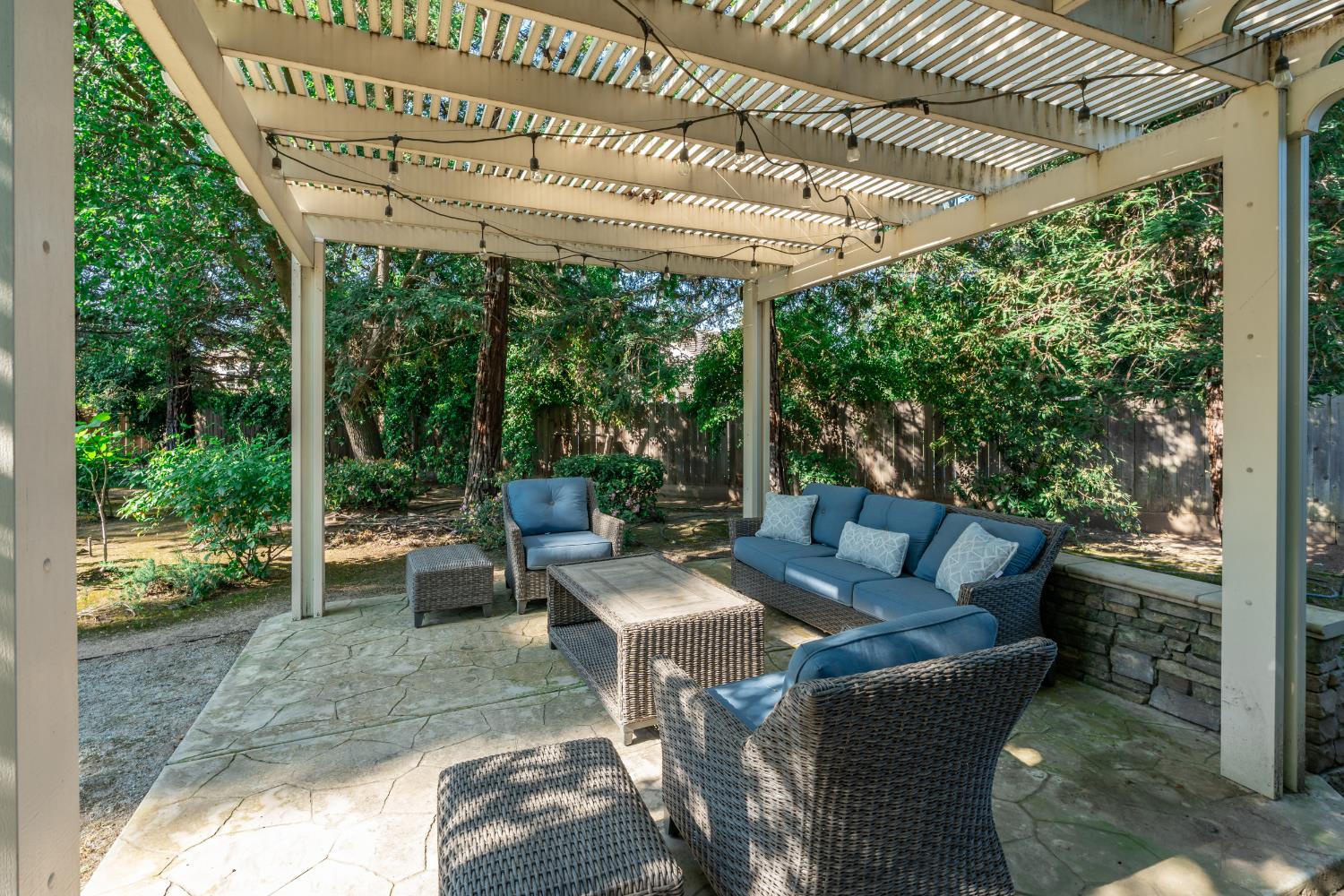 10340 N Sinclair Cir, Fresno, CA 93730