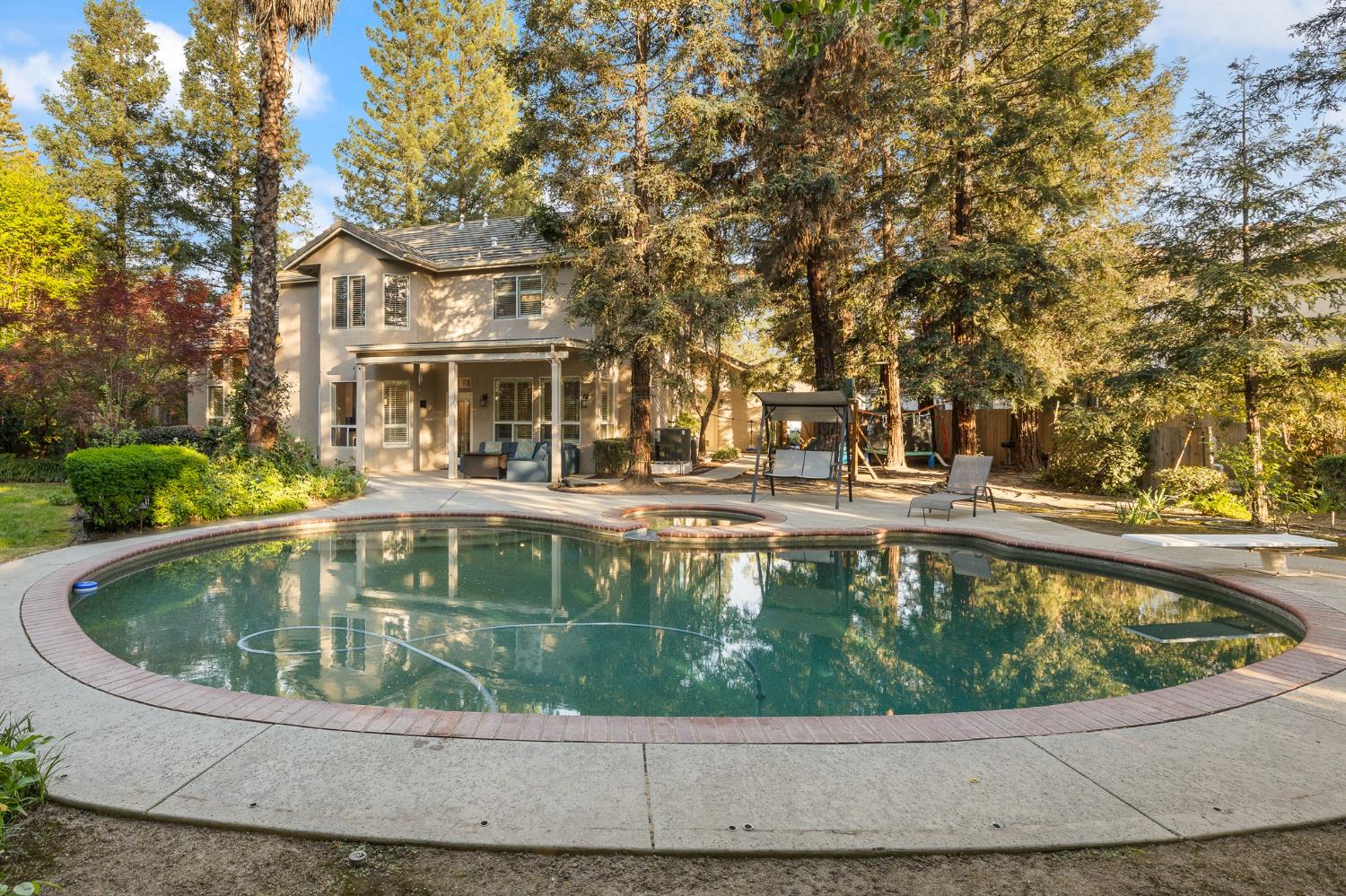 10340 N Sinclair Cir, Fresno, CA 93730