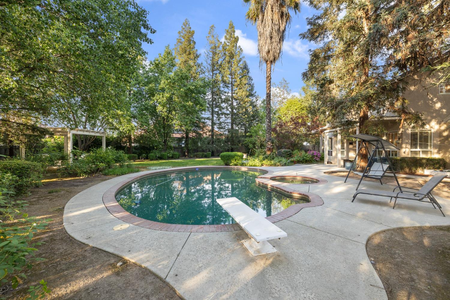 10340 N Sinclair Cir, Fresno, CA 93730