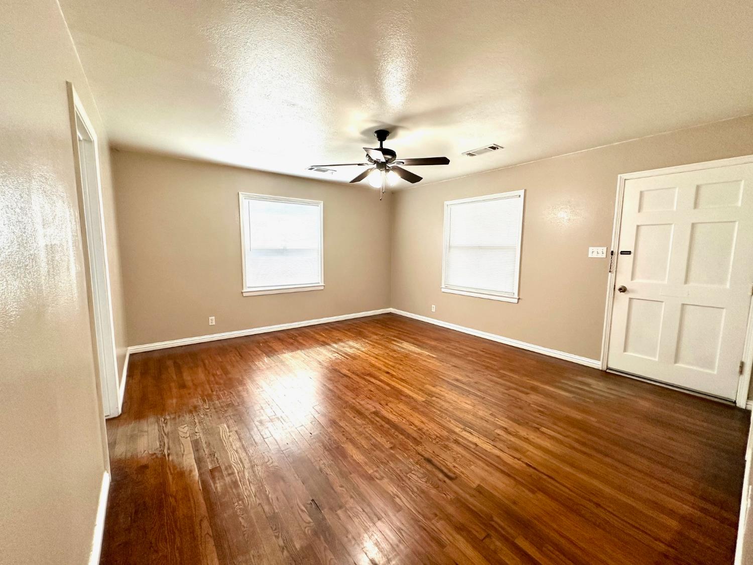 1319 N Richmond Ave, Hanford, CA 93230