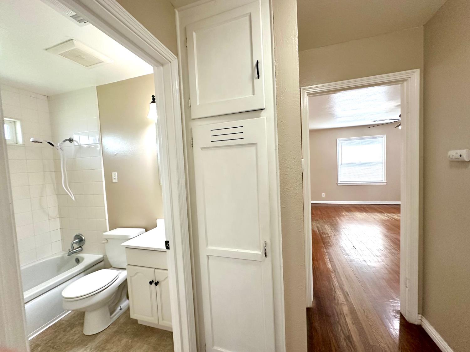 1319 N Richmond Ave, Hanford, CA 93230