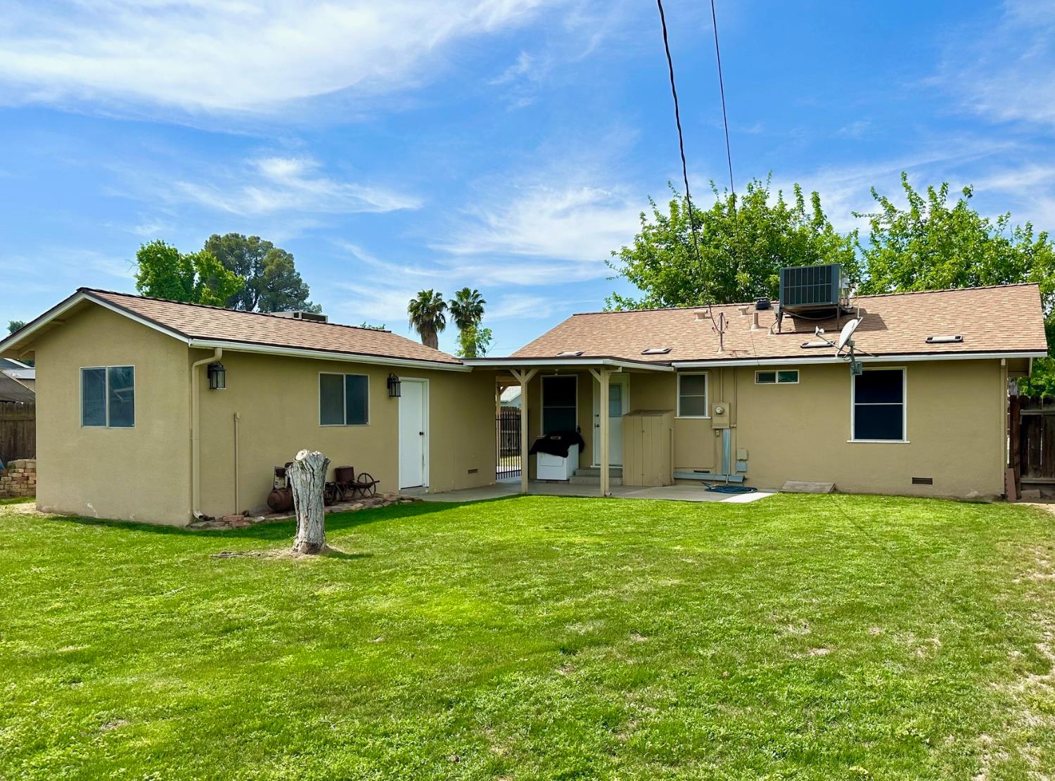 1319 N Richmond Ave, Hanford, CA 93230