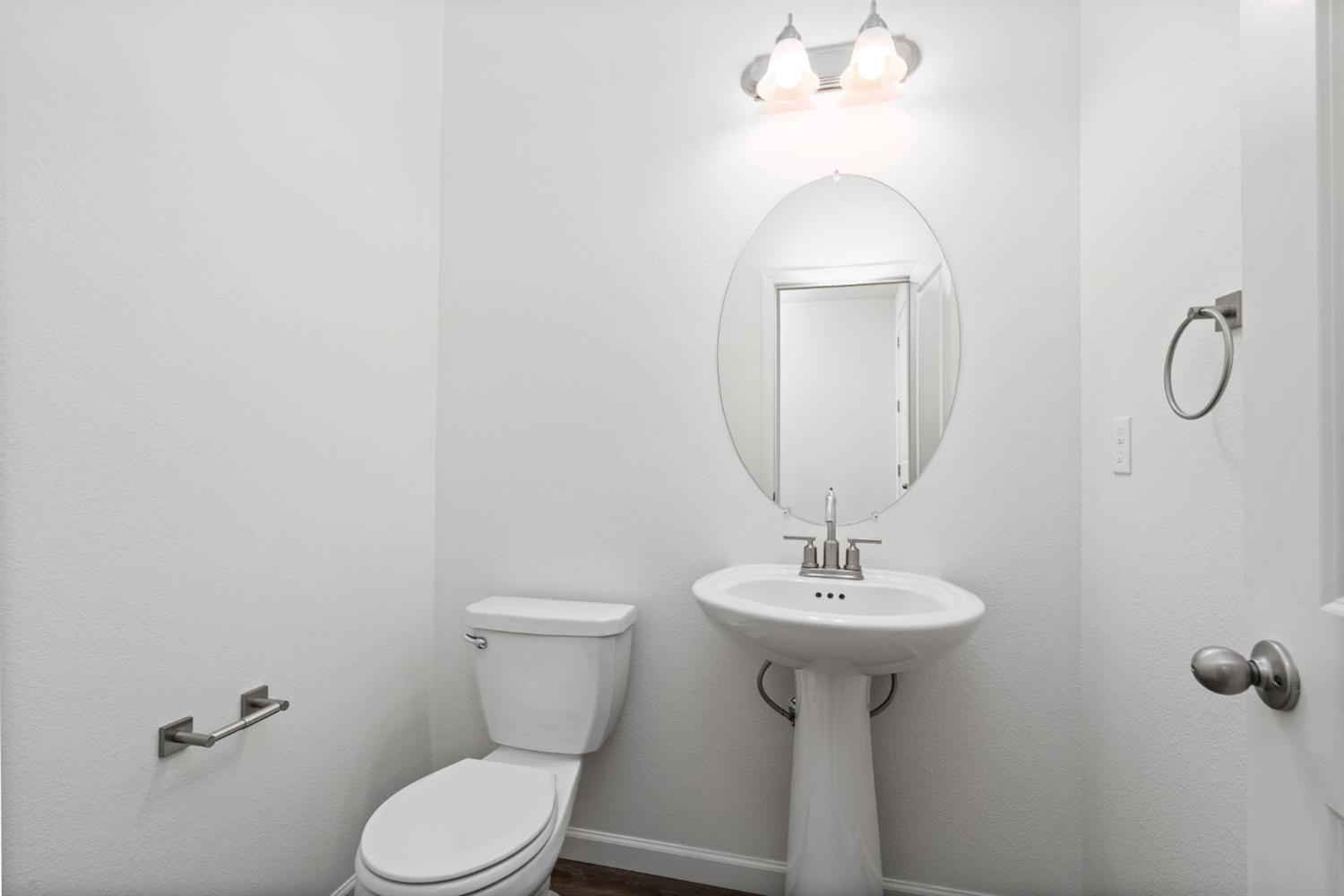 1189 Magnolia Ct W, Madera, CA 93636