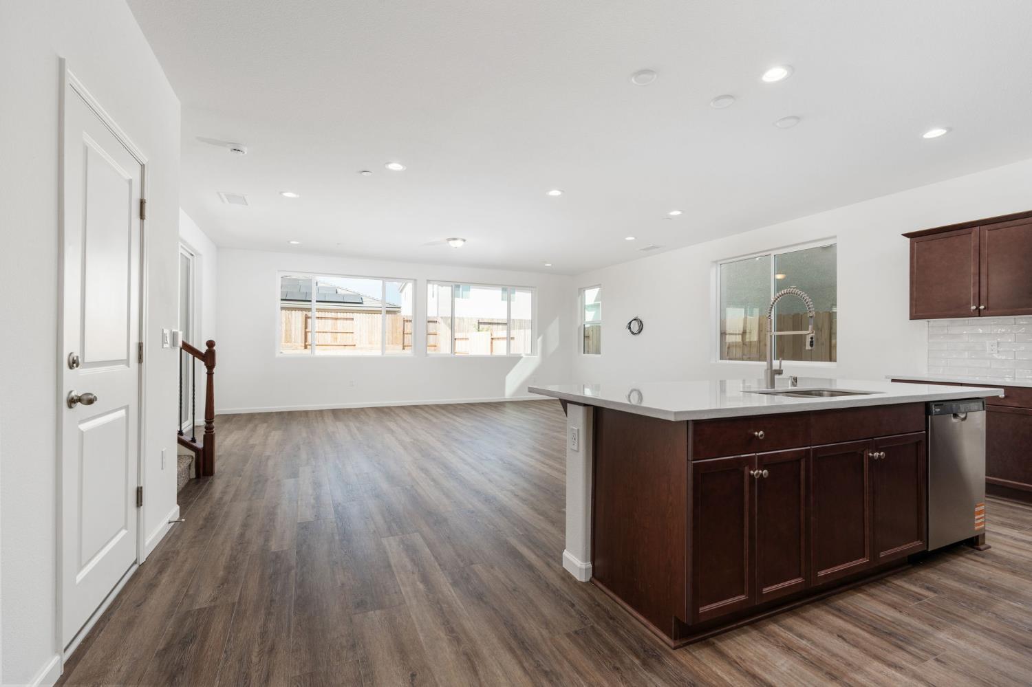 1189 Magnolia Ct W, Madera, CA 93636